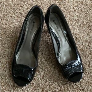 Naturalizer black patent open toed heels